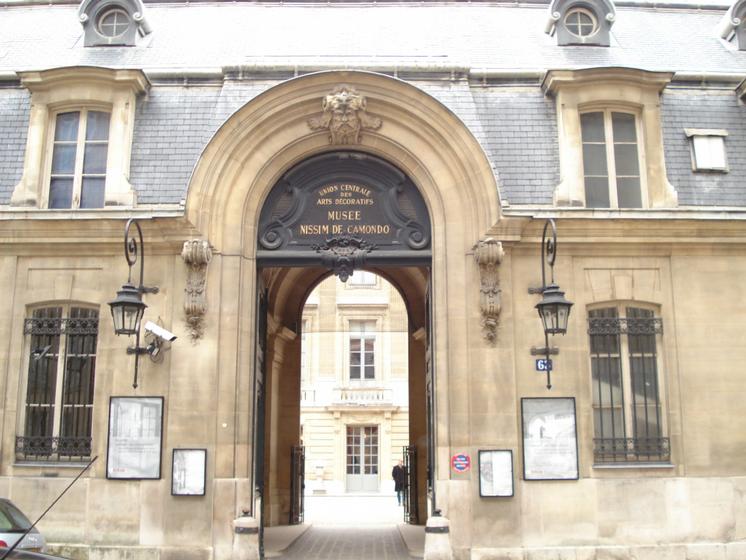 l'entrée du musée, point de RDV